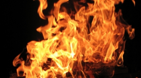 Li Kelarê jinekê xwe şewitand!