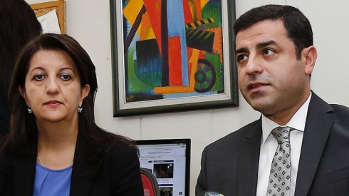 Demîrtaş û Buldan bo dadgehê hatin xwastin