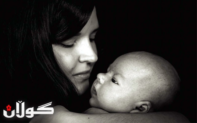 دایكێك دوای 25 ساڵ لە بەخشینی كوڕەكەی پەشیمان دەبێتەوە