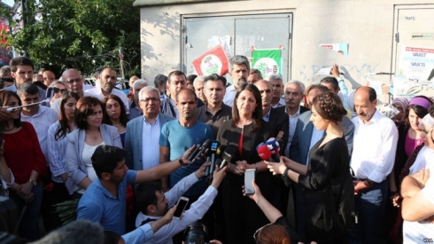 Parlementerên HDPê dest bi grevê dikin