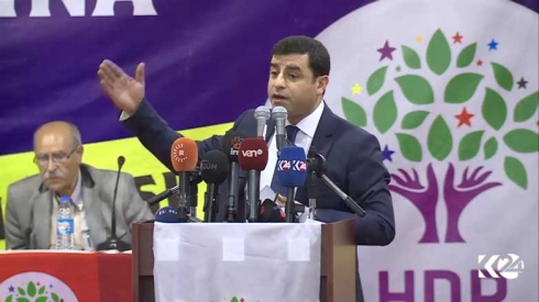 Demîrtaş: Ne tenê televizyon, parlemento jî girtî ye