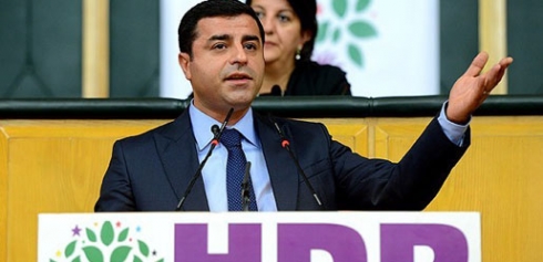 Demirtaş: Qelişîna nava AKP`ê ji bo Tirkiyê xêr e
