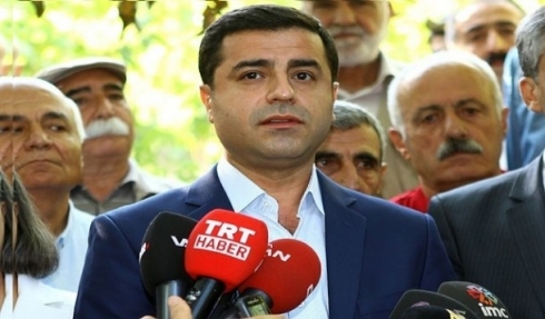 ‘Gelê Kurd ji bo demokratîkbûnê pêşengiyê dike’