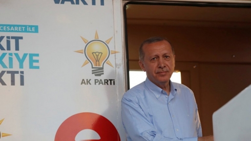 Parlementerê almanî: Erdogan bi ser bikeve ji bo Tirkiyeyê derê Ewropayê tê girtin