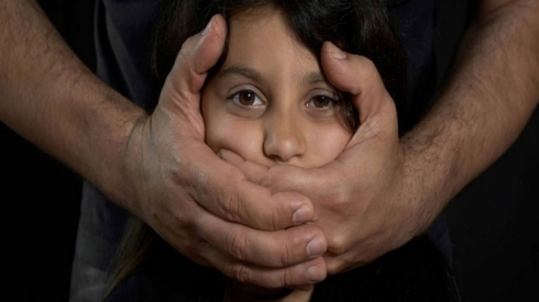 ‘Bijîşkekî destdirêjî kiriye ser bi dehan nexwaşan!’