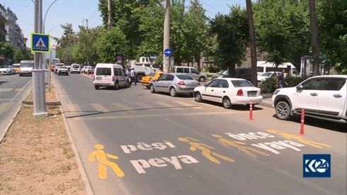 Li Diyarbekiê hişyariyên çûnûhatê bi Kurdî ne