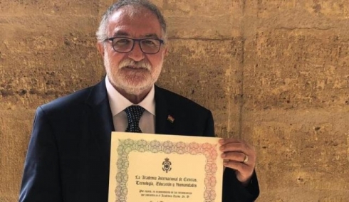 Nivîskarê Kurd ji aliyê Akademiya Zanistî ya Navdewletî ve hat xelatkirin