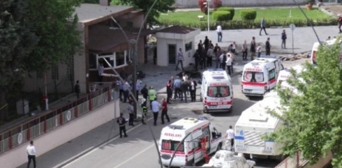 Li Dîlokê teqîn: 2 Polîsan jiyana xwe ji dest da, 22 birîndar