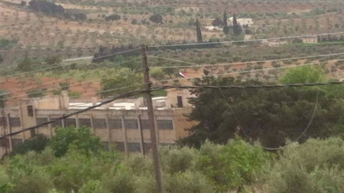 Ala rêjîma Sûriyê li Efrînê hat bilindkirin