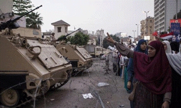 Artêşê êrişî alîgirên Mursî kir: 120 kuştî