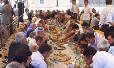 Ahmet Turk digel eşîreta Metînanê lihev hat