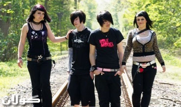 كوڕان لاسایی كچان دەكەنەوە