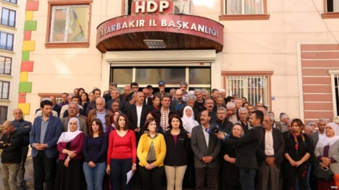 HDP êrîşên ser Kobanê şermezar dike