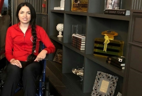 Keça kurd Mutlu Kaya li Îtalya hat xelatkirin