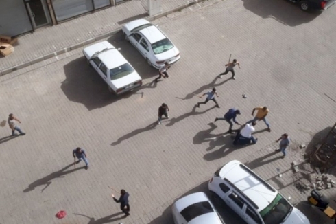 Bakûr – Li Wêranşarê du malbatan li hev dan, 8 kes birîndar bûn