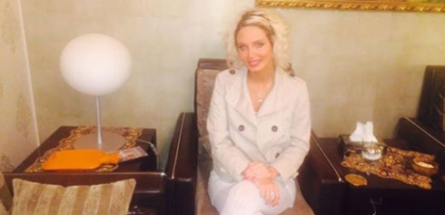 Stranbêjeka Faris bi Kurdî distrê