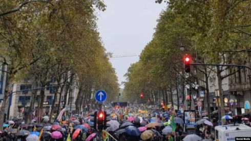 Almanya - Bi hezaran Kurdistanî dijî operasyona Rojava derketin kolanan