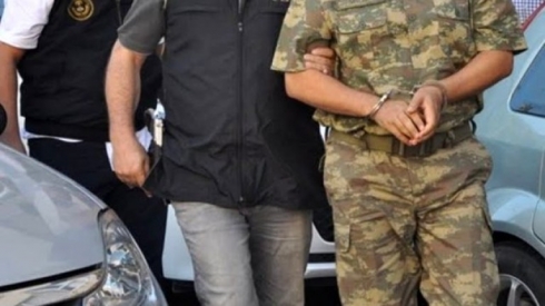 169 rayedarên din yên artêşa Tirkiyeyê hatin girtin