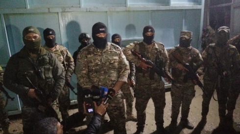 Çekdarên DAIŞê isyanê dikin û hejmarek ji girtîgeha Hesekê direvin