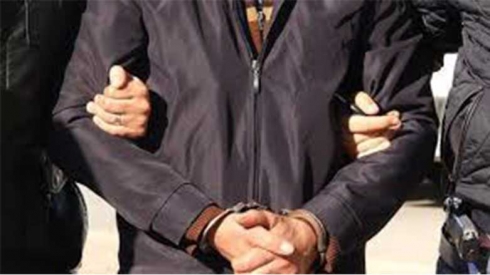 Bavê ku zarokê xwe zindanî kiribû hat girtin