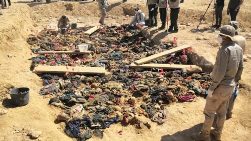 Cenazeyên 70 jin û zarokên Kurd hate derxistin