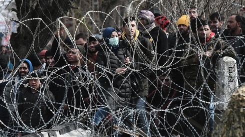 EU pledges financial, border assistance to Greece over migrant surge