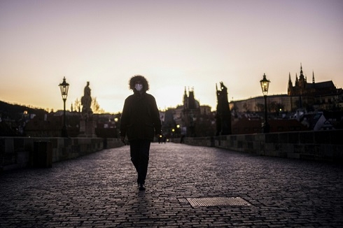 Global virus cases near a million as Spain sees record deaths