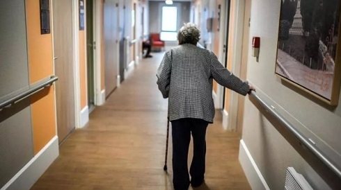 As coronavirus creeps into French care homes, a 'tsunami' of deaths go unnumbered