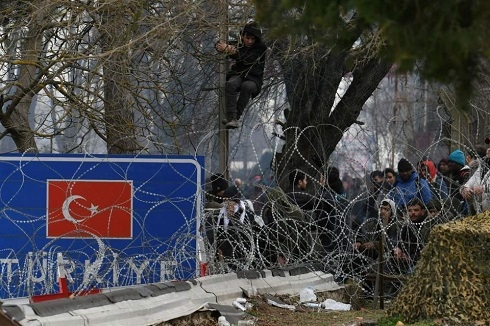 Turkey deploys 1,000 police at Greek border to stem push-back of migrants