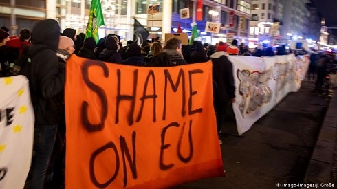 Thousands protest coronavirus restrictions in major German cities