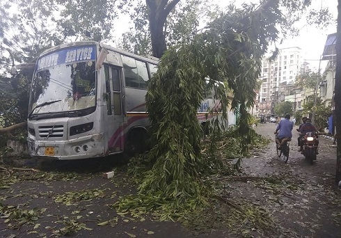 Death and destruction after cyclone hits India, Bangladesh