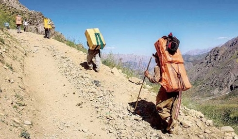 Iranian Border Guards Kill, Injure Three Kurdish Porters