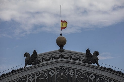 Spain begins 10 days of mourning virus victims