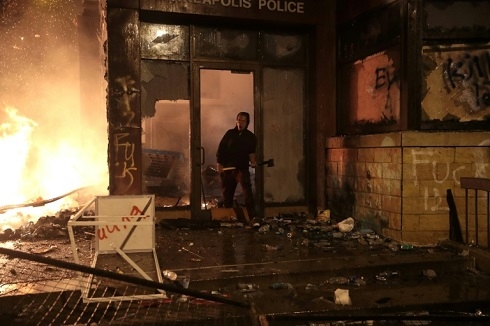 Flames engulf US police station as black rights unrest spreads