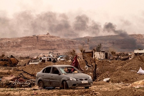 Iraqi militia hit by air strikes in Syria