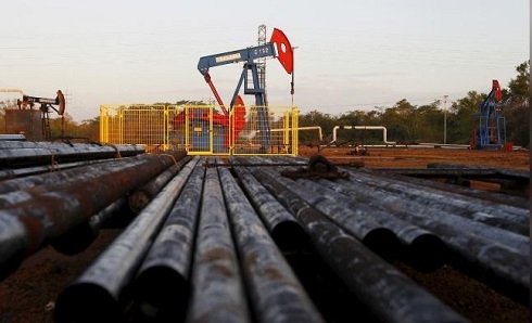 Oil slips to $45 on demand concerns, set for weekly rise