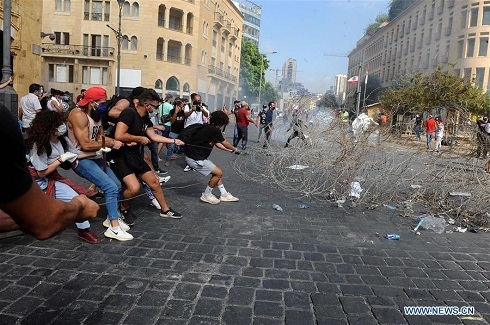 Lebanese police officer killed, 142 injured in anti-gov't protests after Beirut's deadly blasts