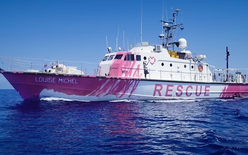 After ship-to-ship transfer, almost 400 migrants still left at sea