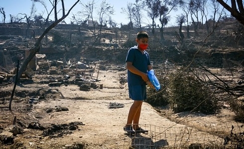 Protesters urge Germany and EU to house refugees after blaze at camp
