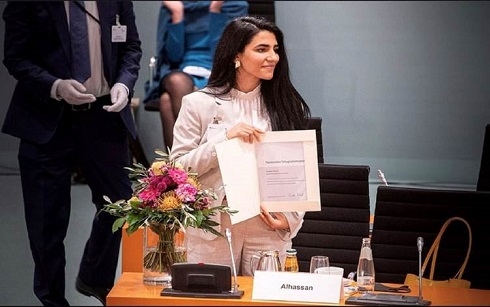 Kurdish woman receives prestigious German award for work with refugees