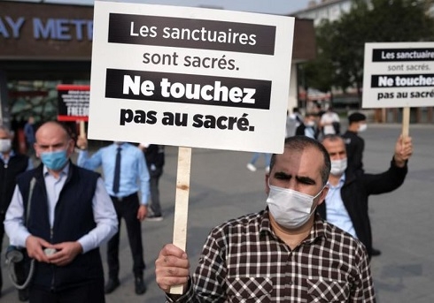 France warns citizens to be cautious as anger seethes in Muslim world over cartoons