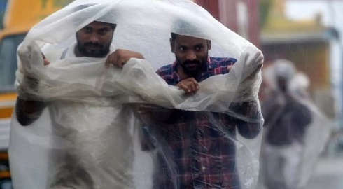 Homes evacuated as cyclone threatens India