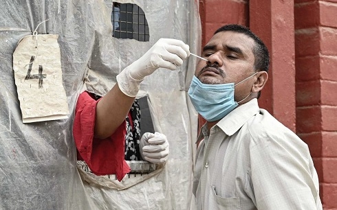 India posts another record as Covid deaths cross 2,000 in single day