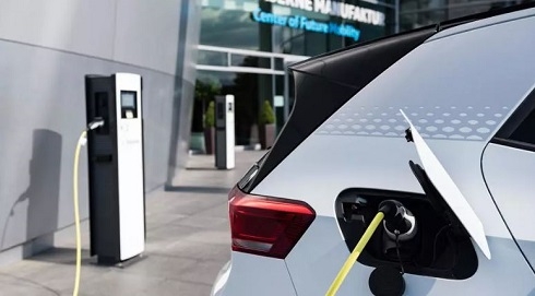 Electric vehicles cheaper than combustion by 2027: study