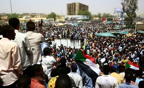 Sudan army ousts Bashir, protestors vow further demos
