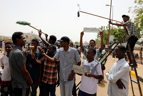 Protesters converge on Sudan defense ministry sit-in to demand civilian rule