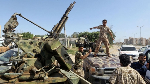 Fierce clashes erupt outside Libyan capital Tripoli