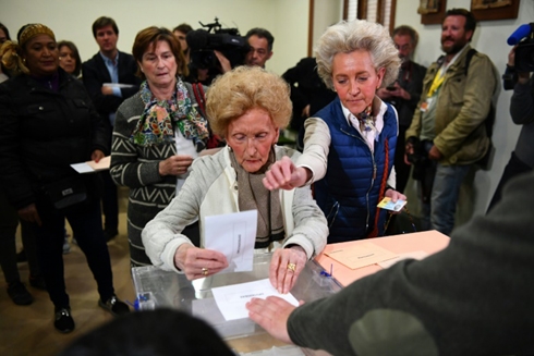 Big turnout for Spain's early election marked by far-right emergence