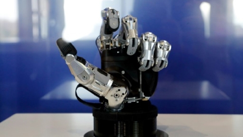 New laws of robotics needed to tackle AI: expert