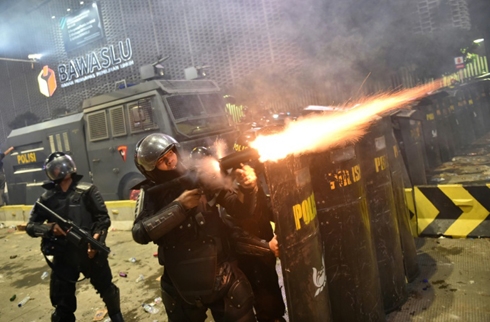 Six dead after election riots in Indonesia's capital